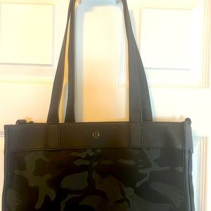 Lululemon shoulder/crossbody bag